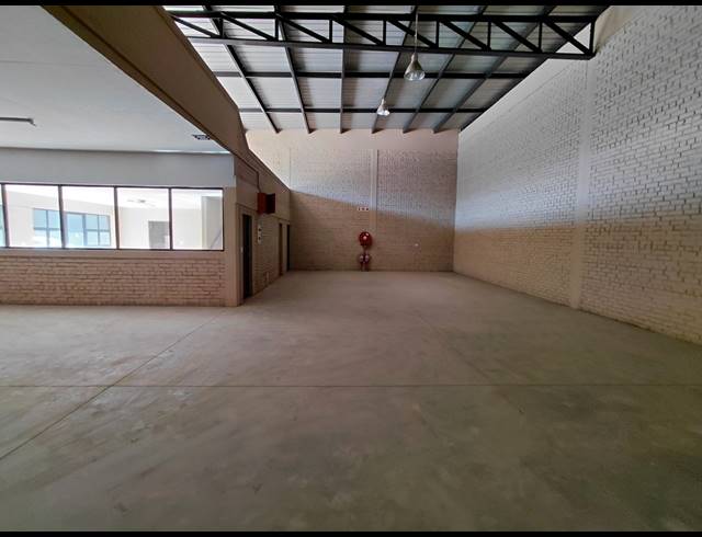 334M² WAREHOUSE TO LET IN POMONA